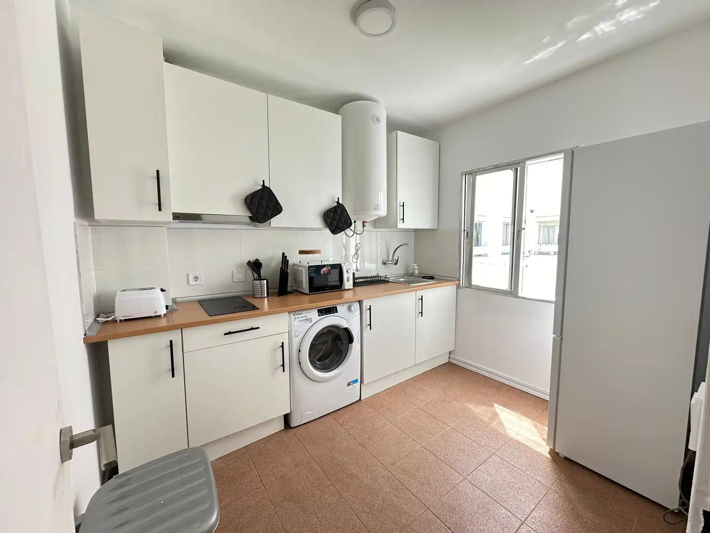 Room in Calle de San Asturio Serrano, 3, Reyes Católicos