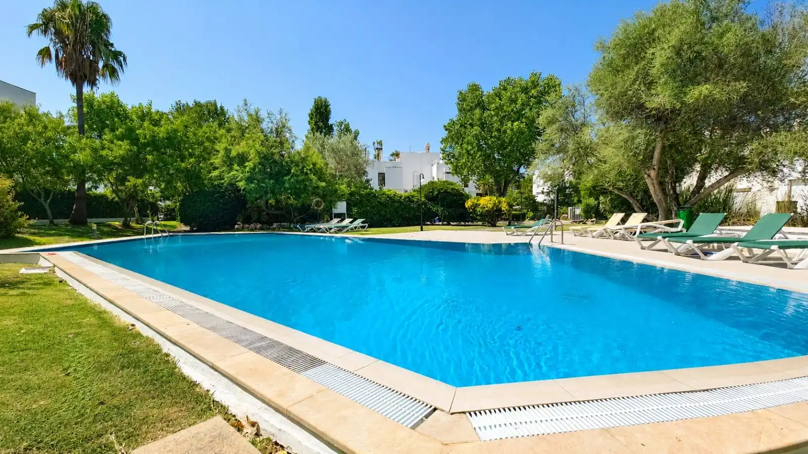 Piscina de Apartament en venda en Pollença amb Aire condicionat, Calefacció i Jardí privat