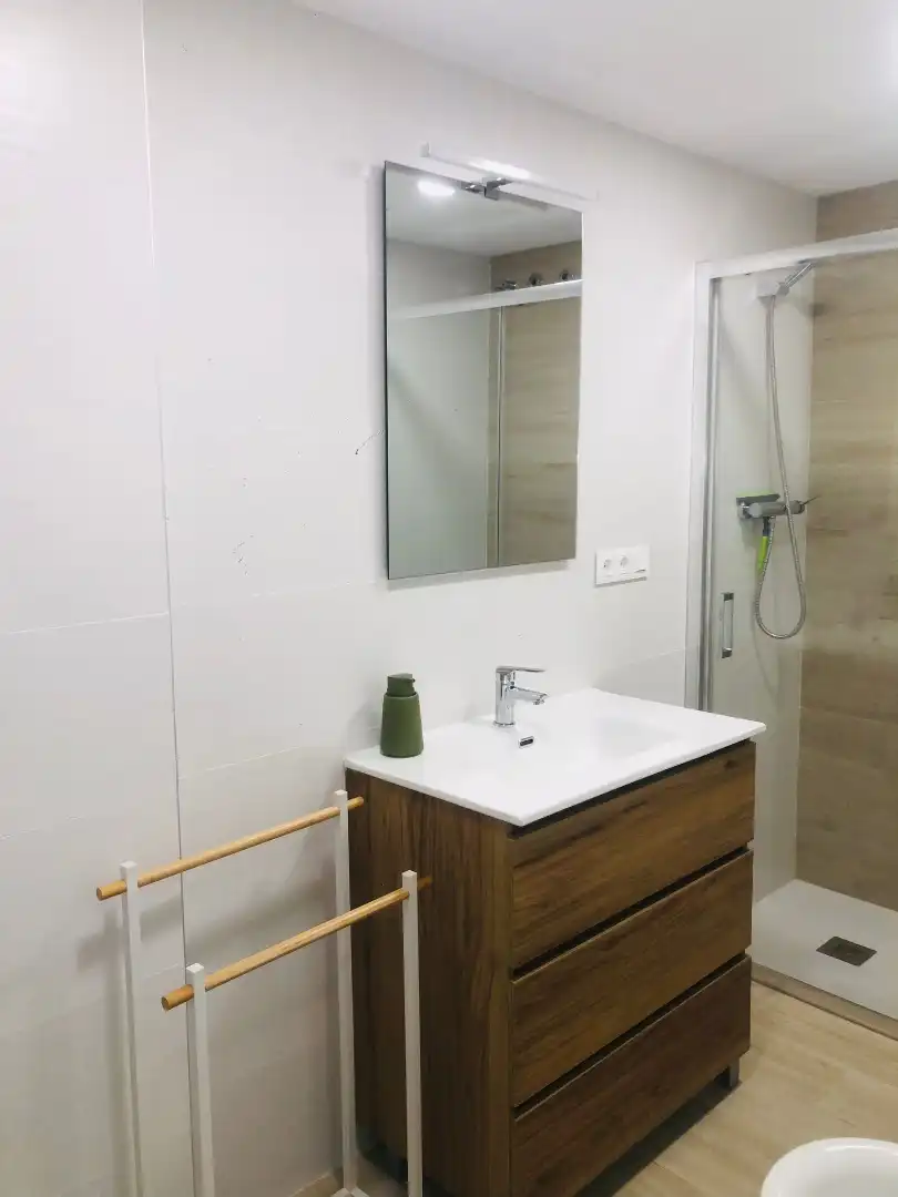 Badezimmer von Wohnung zur Miete in Valencia mit Klimaanlage, Möbliert und Balkon