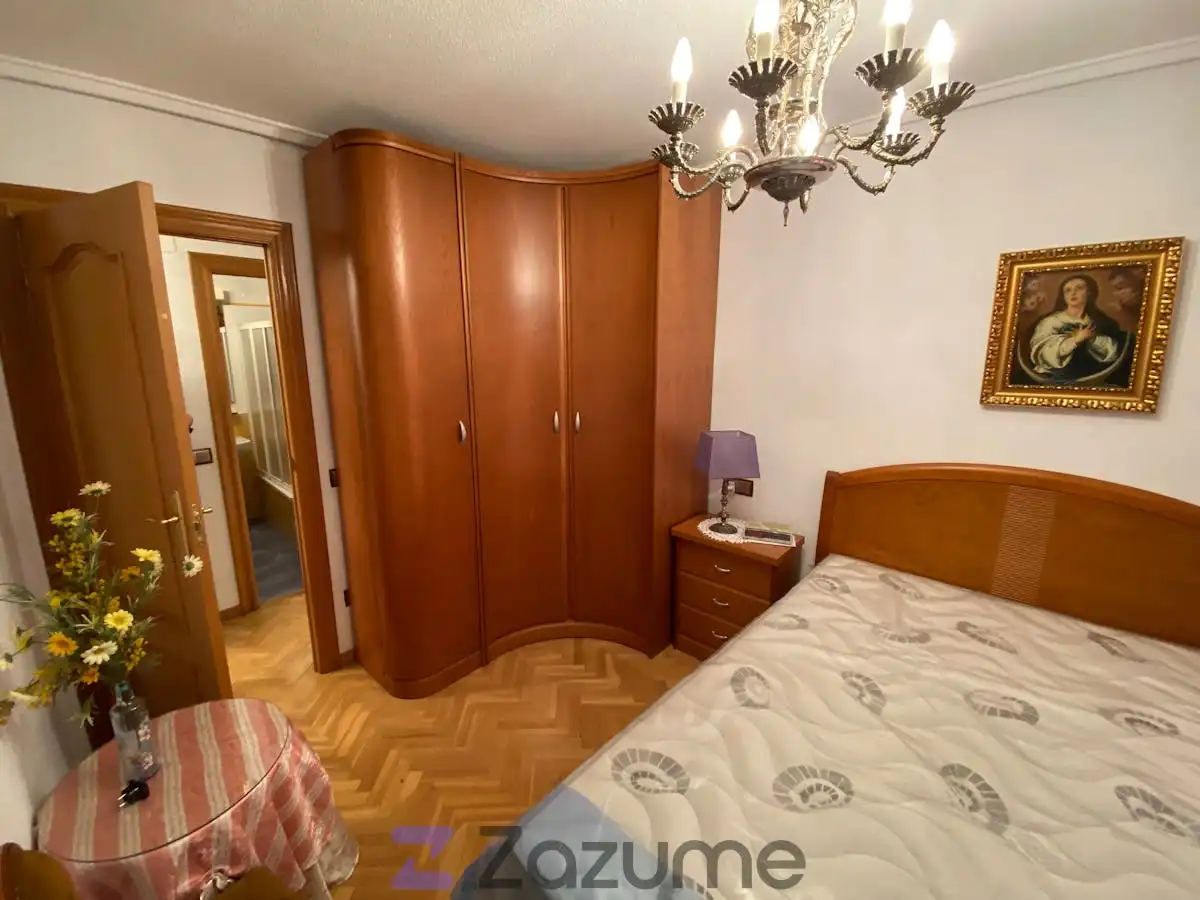 Bedroom of Flat for rent in Salamanca  with Heating, Parquet flooring and Furnished