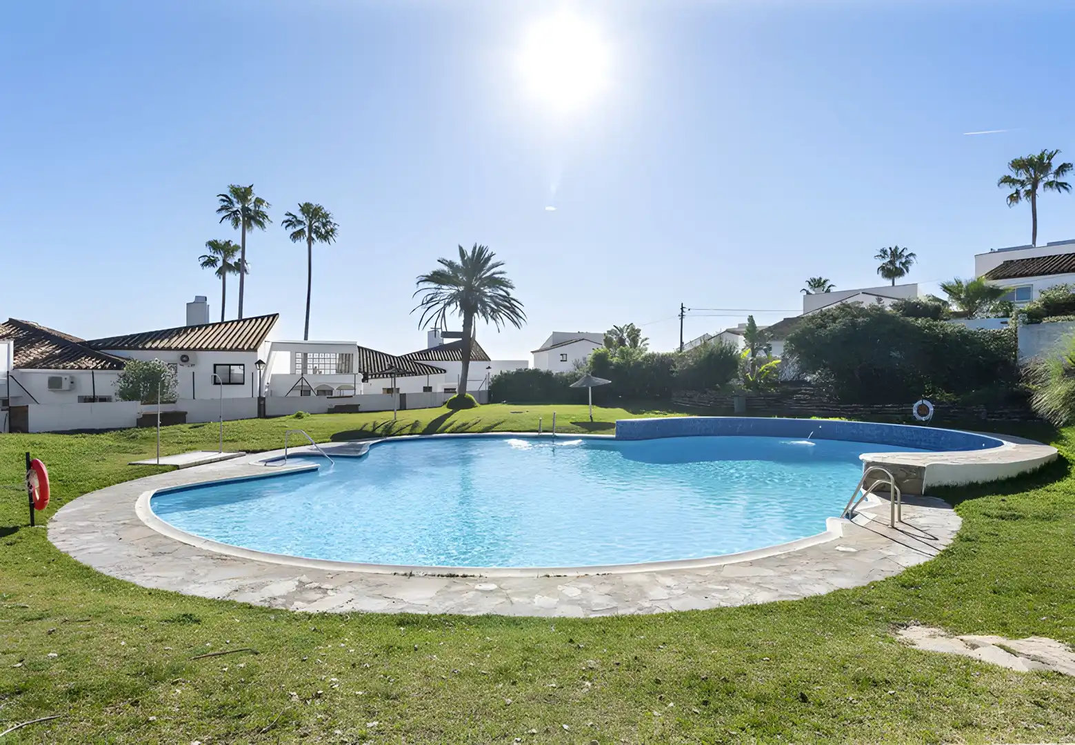 Piscina de Casa adosada en venda en Estepona amb Aire condicionat, Calefacció i Terrassa