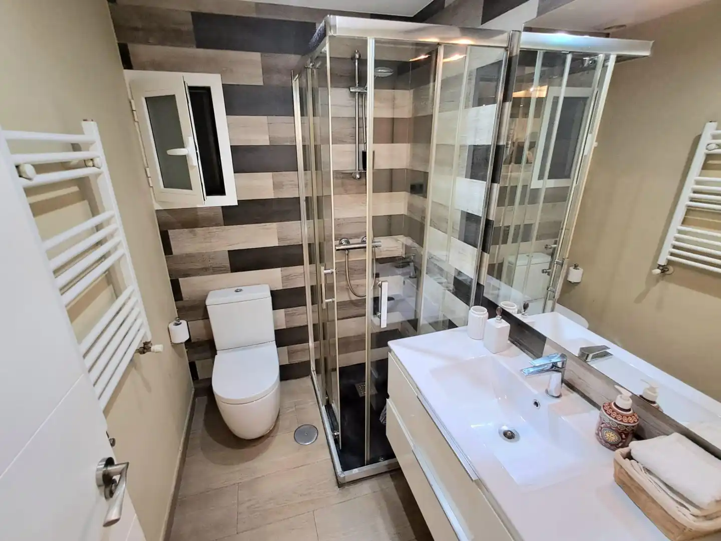 Baño de Piso en venta en Madrid con Aire acondicionado, Calefacción y Jardín privado