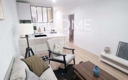 Living room of Flat for sale in San Sebastián de los Reyes  with Air Conditioner, Heating and Parquet flooring
