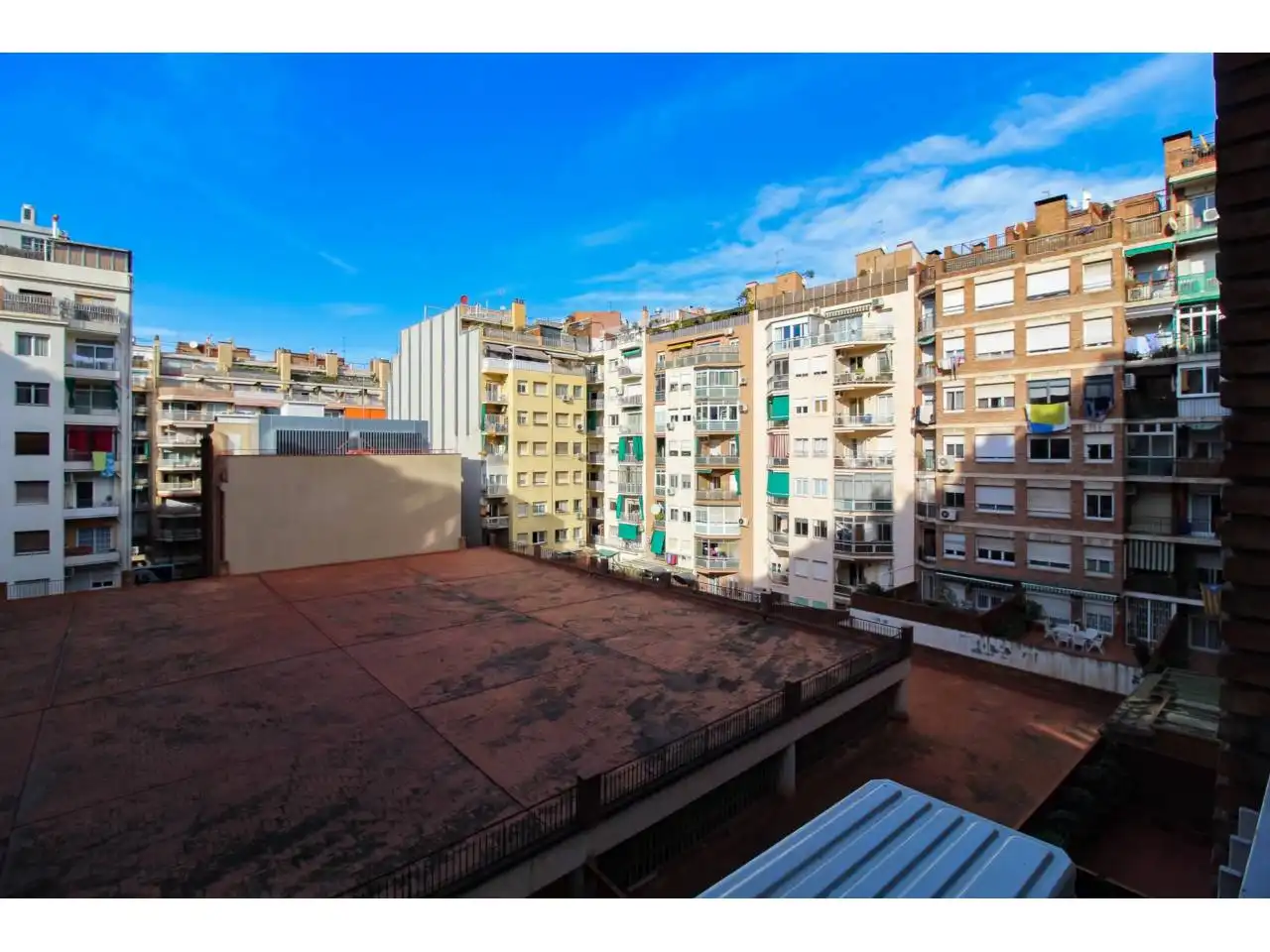 Außenansicht von Wohnung zur Miete in Barcelona mit Parkett, Möbliert und Alarm