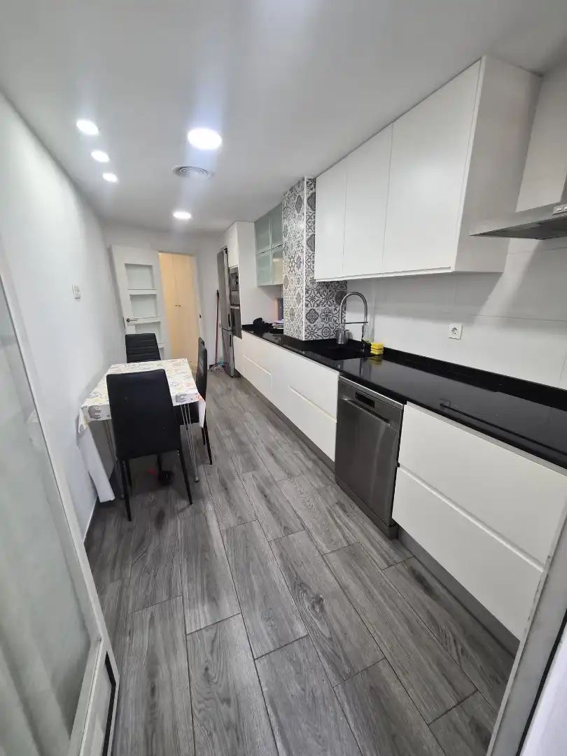 Kitchen of Flat for rent in Valencia  with Air Conditioner, Heating and Parquet flooring