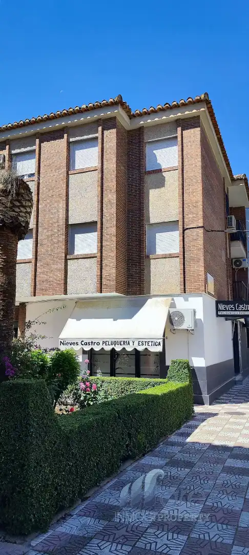 Außenansicht von Wohnung zum Verkauf in Granada mit Klimaanlage, Privatgarten und Terrasse