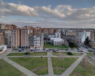 Vista exterior de Àtic en venda en Burgos Capital amb Calefacció i Terrassa