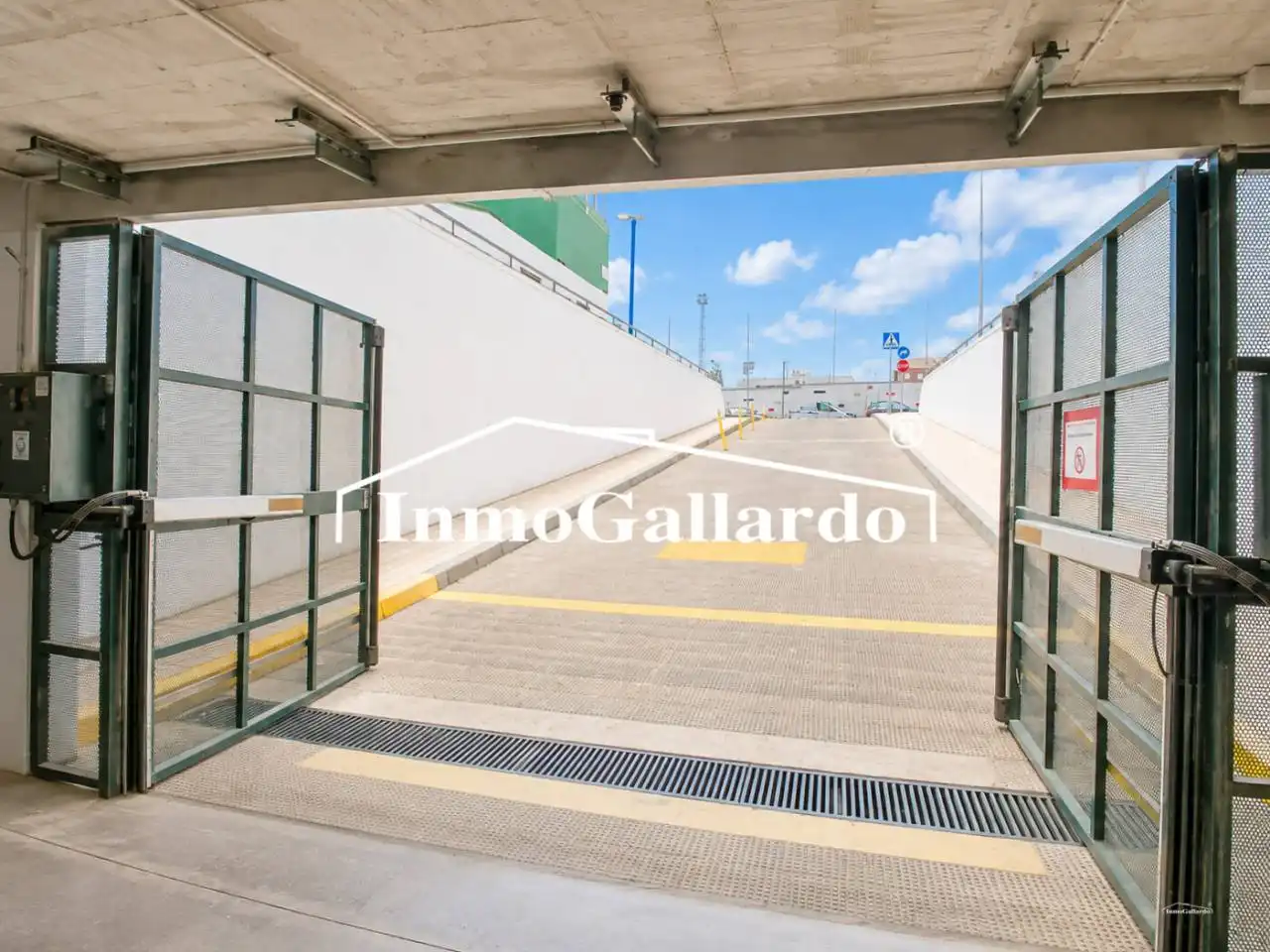 Parking de Piso en venta en Málaga con Aire acondicionado, Calefacción y Terraza