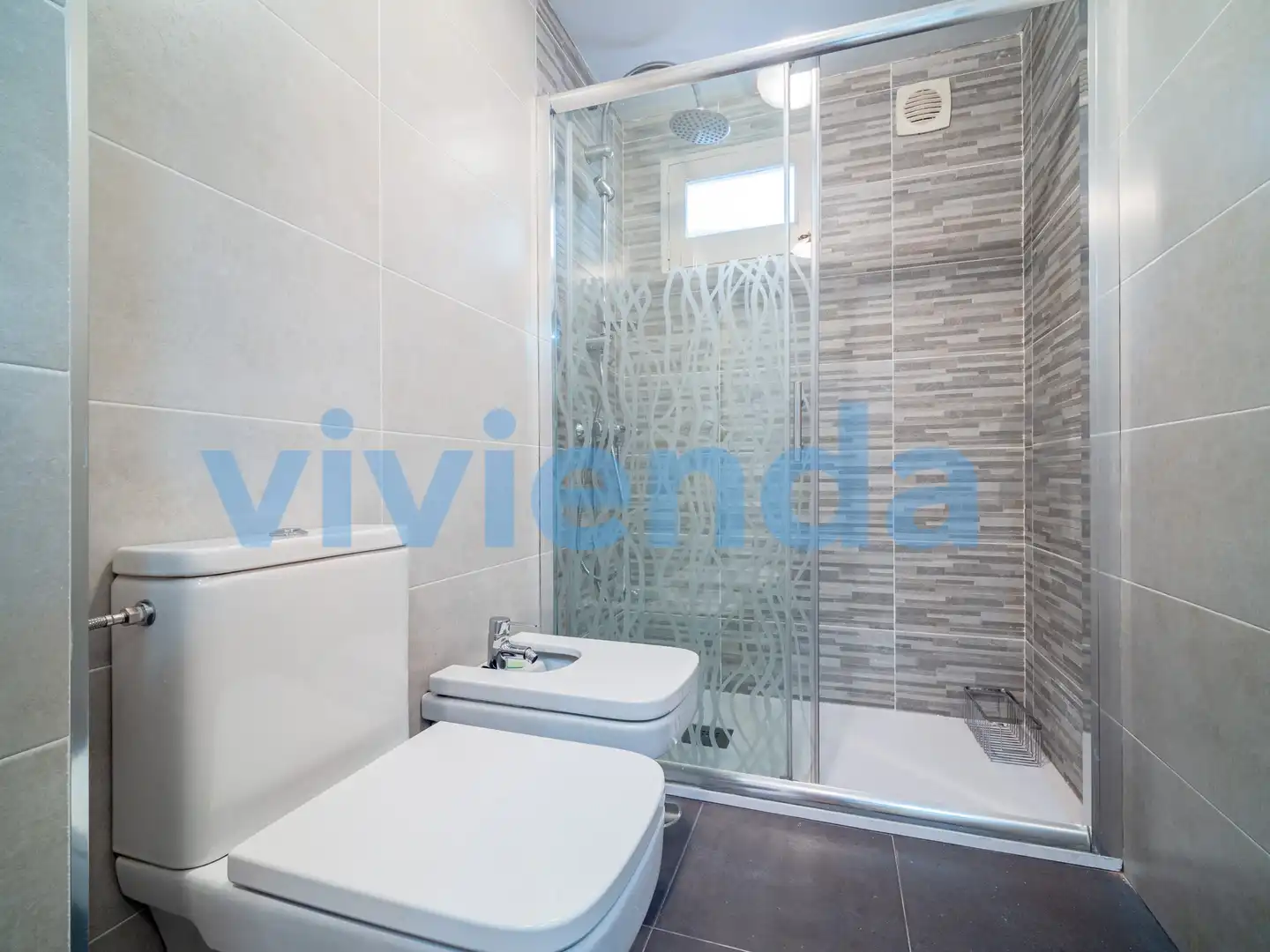 Baño de Piso de alquiler en Madrid con Aire acondicionado y Calefacción