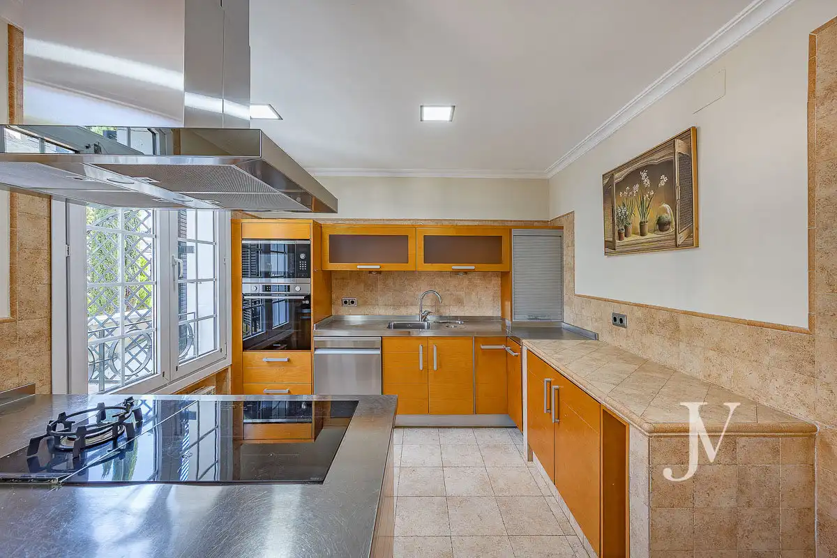 Cocina de Casa adosada en venta en Madrid con Aire acondicionado, Calefacción y Jardín privado
