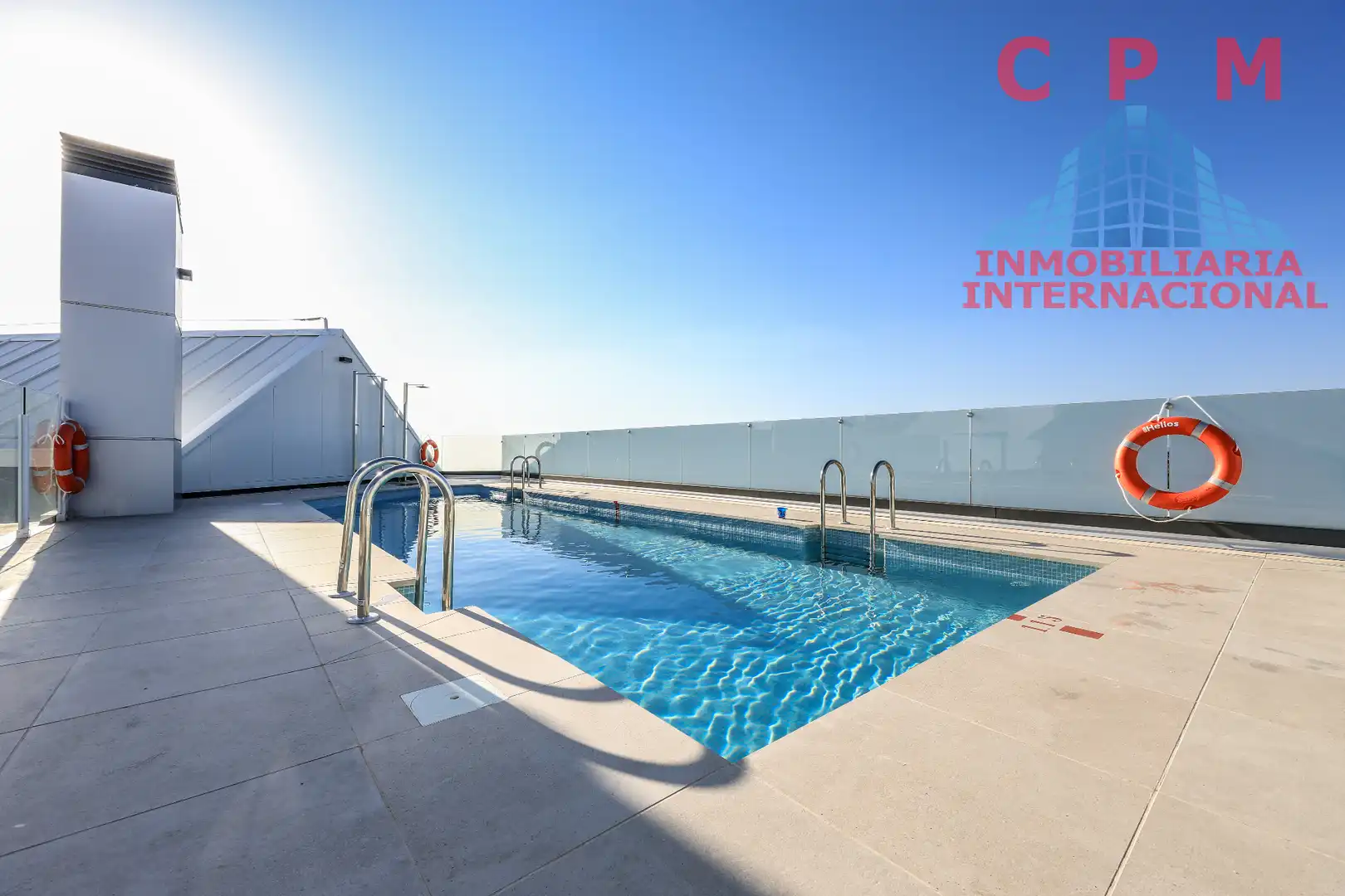 Swimming pool of Flat for rent in Pozuelo de Alarcón  with Air Conditioner, Heating and Parquet flooring