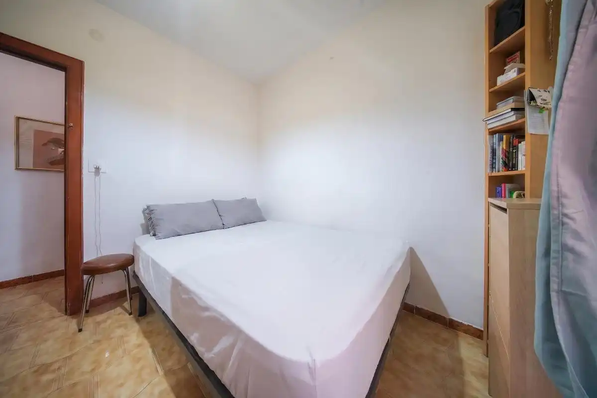 Dormitori de Pis en venda en Madrid amb Calefacció, Terrassa i Moblat