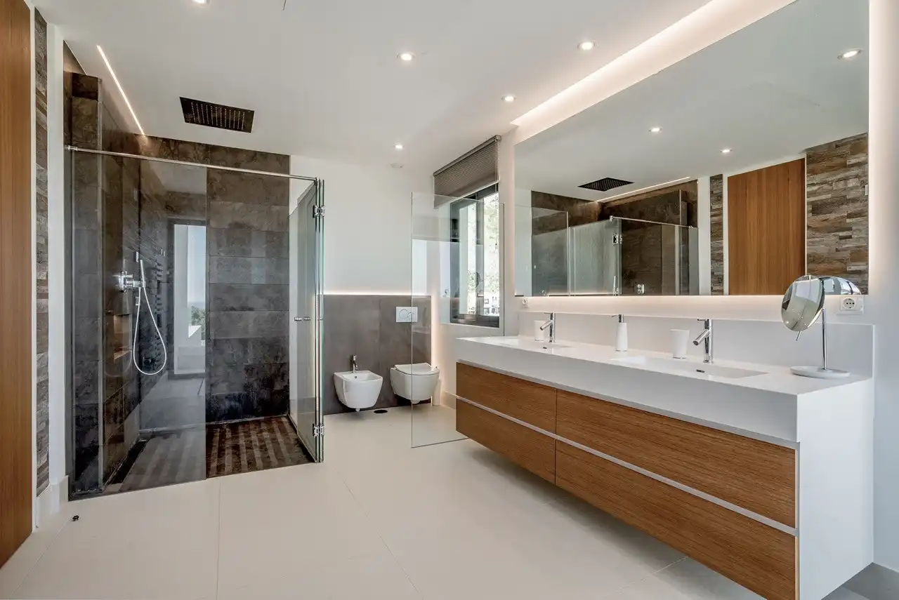 Bathroom of Houses for sale in Marbella  with Air Conditioner, Heating and Private garden