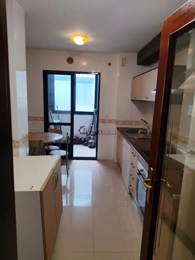 Küche von Wohnung zur Miete in Pontevedra Capital  mit Heizung, Parkett und Terrasse