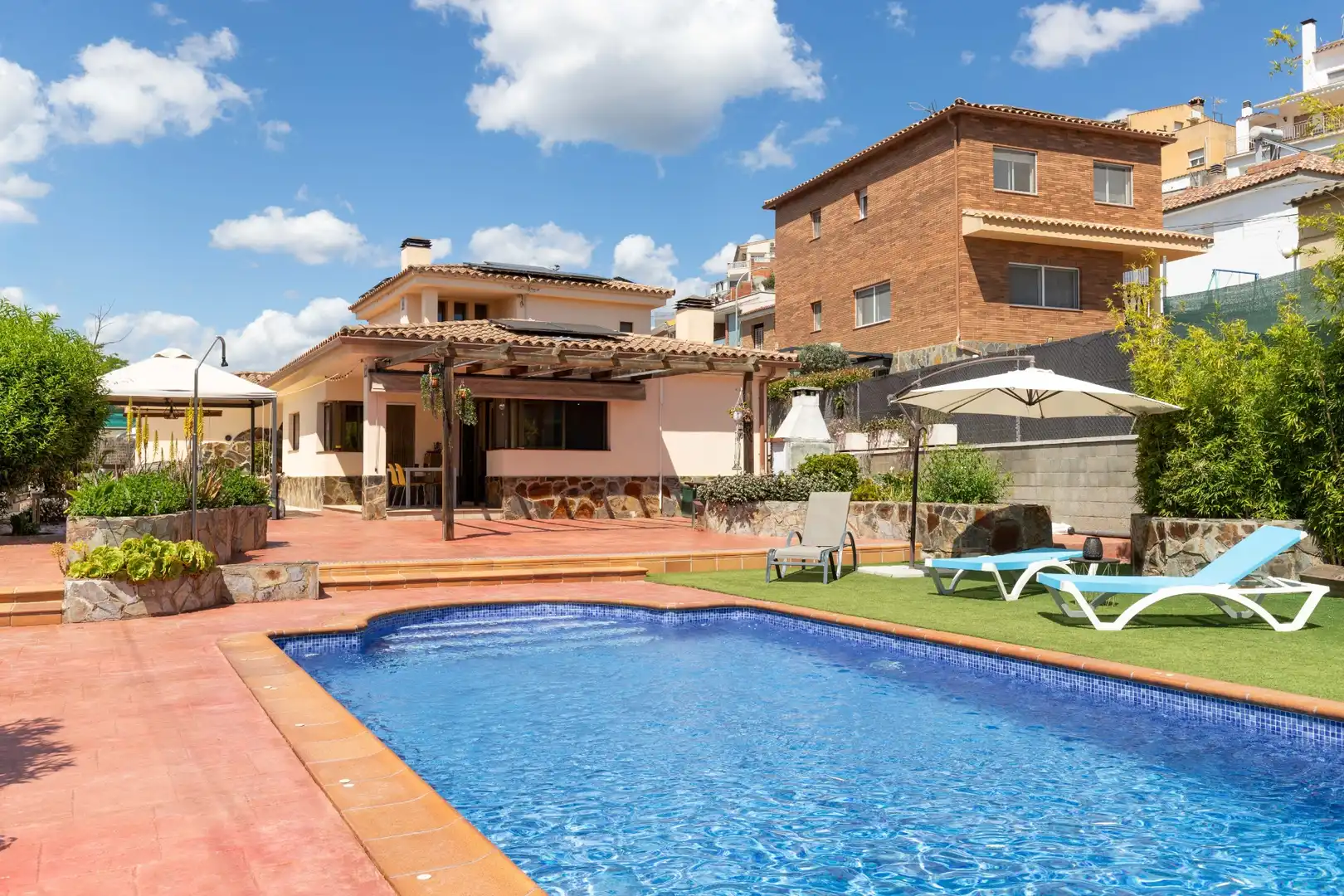 Piscina de Casa o xalet en venda en Viladecavalls amb Aire condicionat, Calefacció i Jardí privat