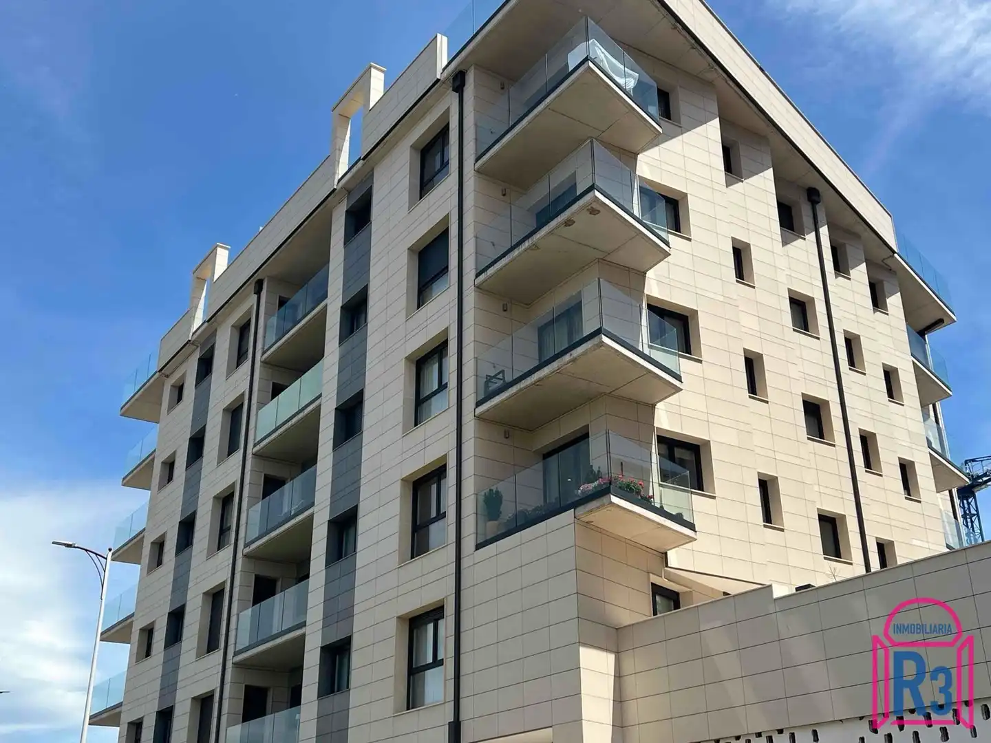 Exterior view of Flat for sale in León Capital   with Heating, Terrace and Storage room
