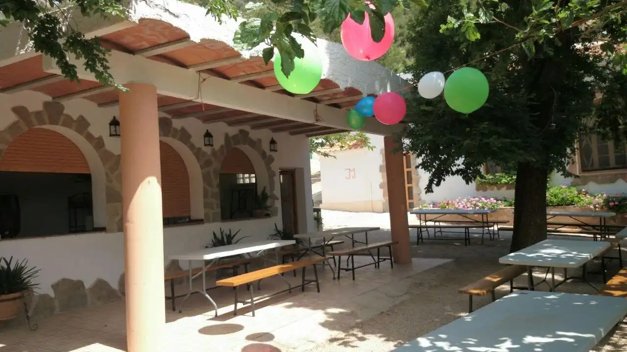 Local en venda en Alfara de Carles amb Moblat