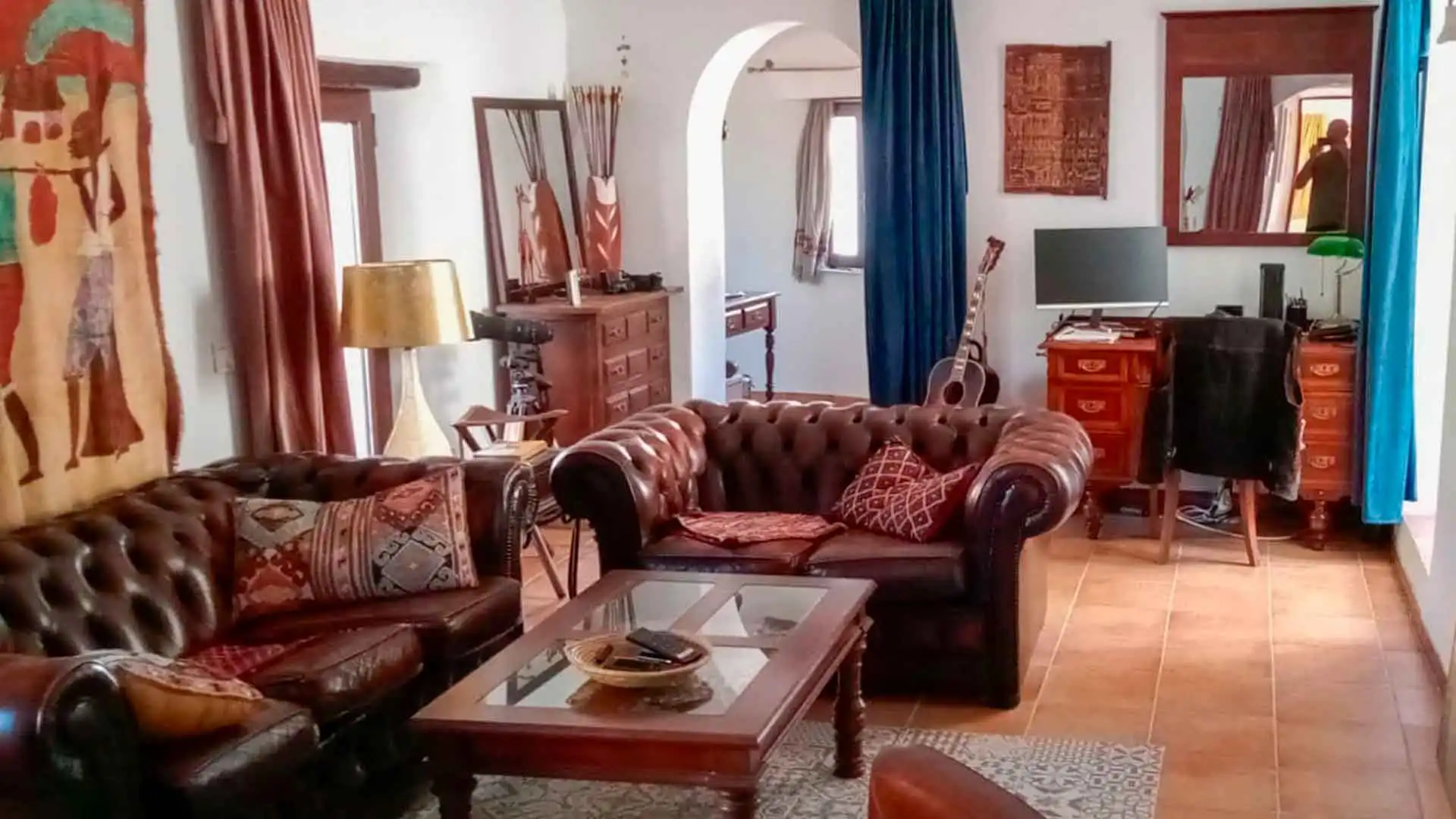 Sala d'estar de Casa o xalet en venda en Casares amb Jardí privat, Terrassa i Piscina