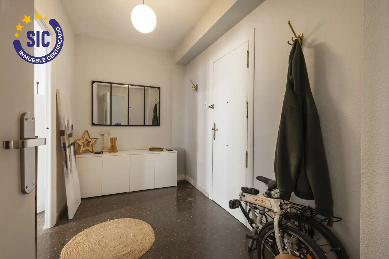 Flat for sale in Valencia  with Air Conditioner and Terrace