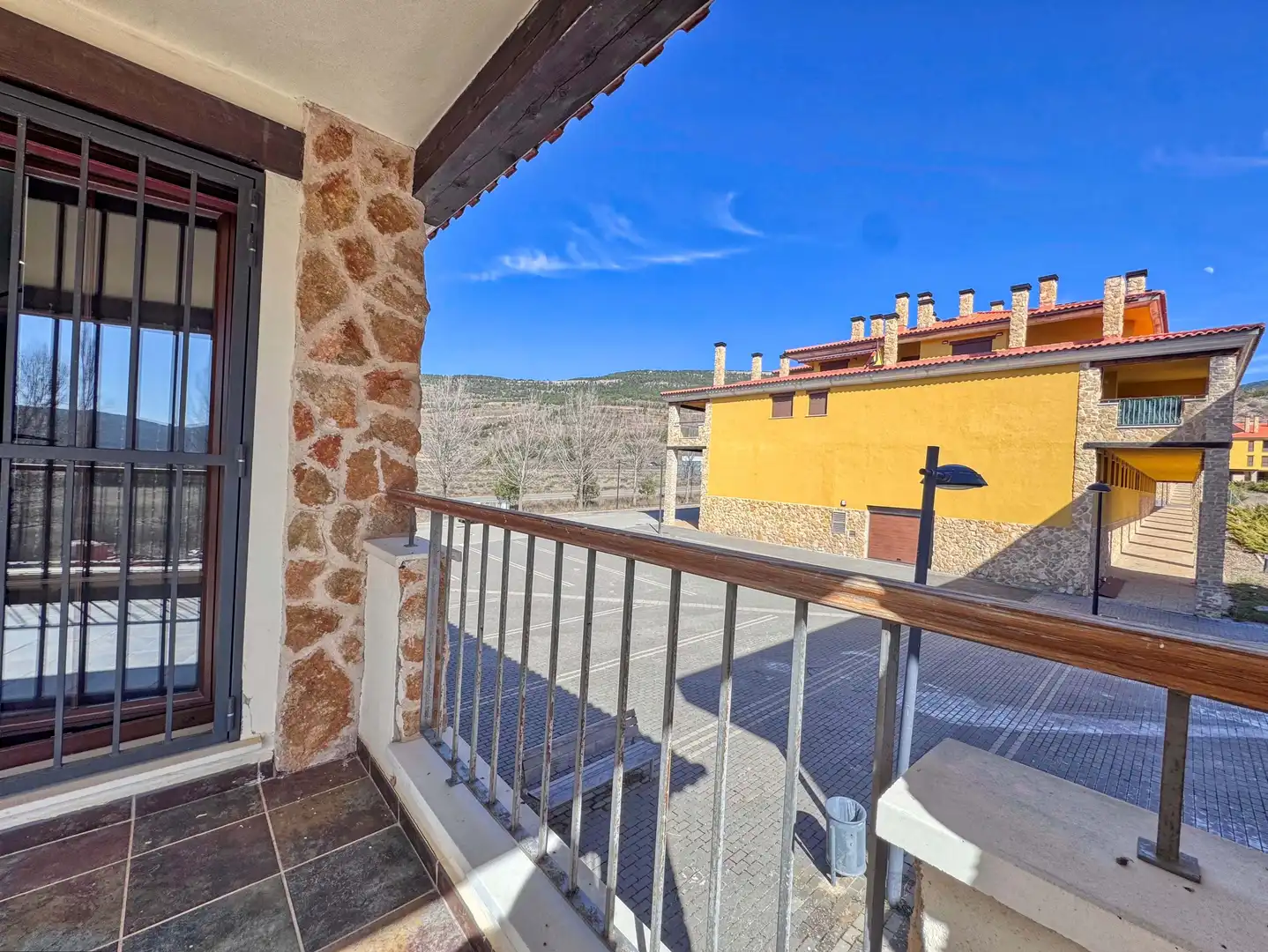Vista exterior de Dúplex en venta en Alcalá de la Selva con Calefacción y Terraza