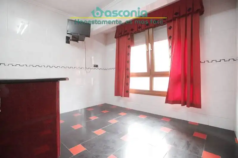 Bedroom of Flat for sale in Basauri   with Heating and Furnished