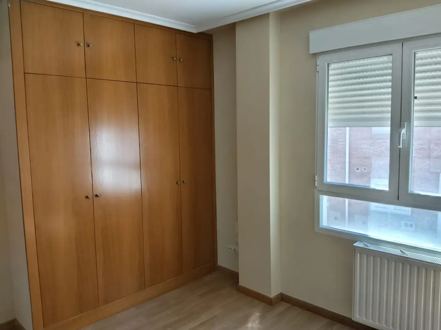 Habitación de Casa adosada en venta en Burgos con Parquet y Trastero