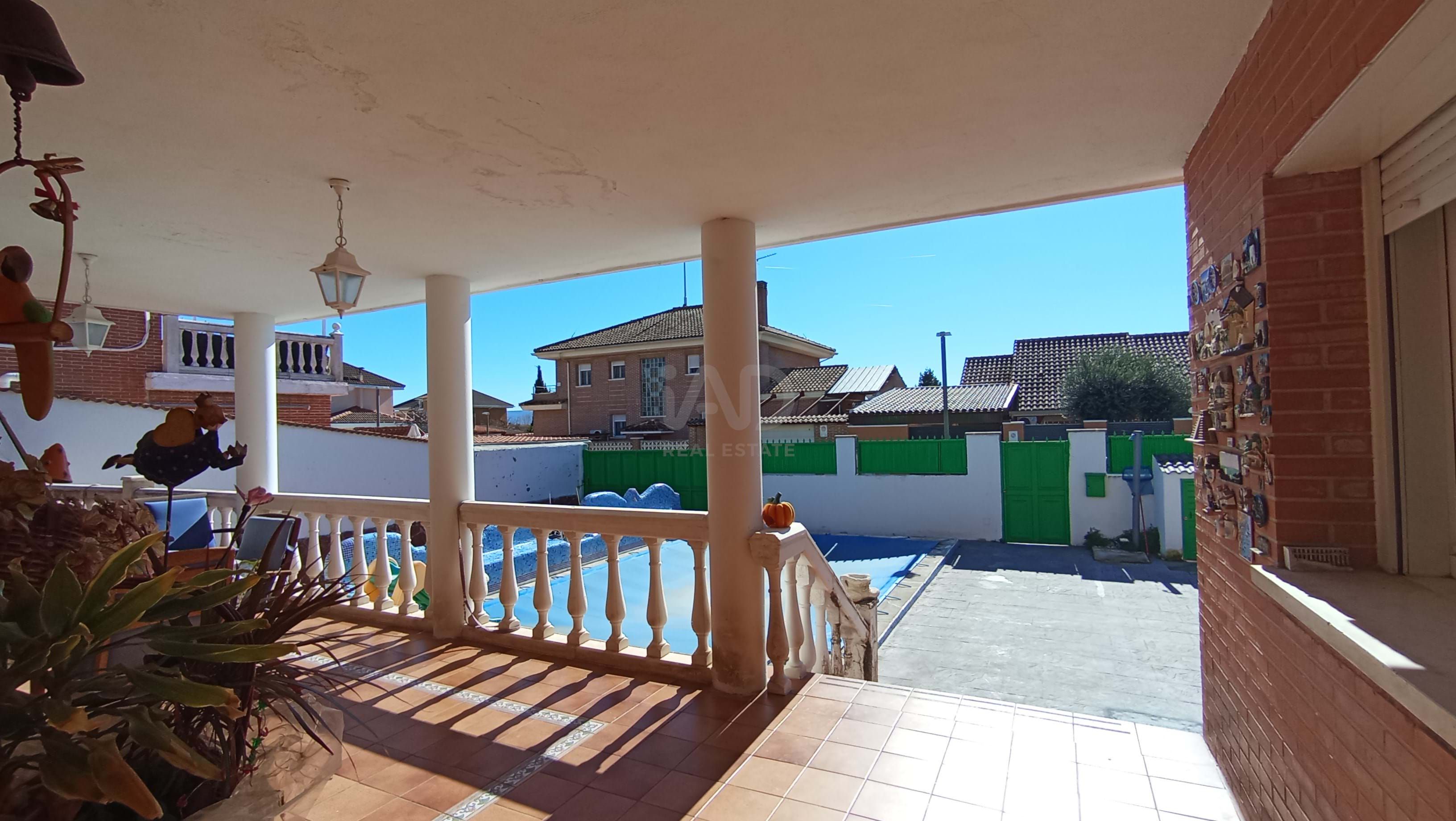 Exterior view of House or chalet for sale in Meco  with Heating, Terrace and Swimming Pool