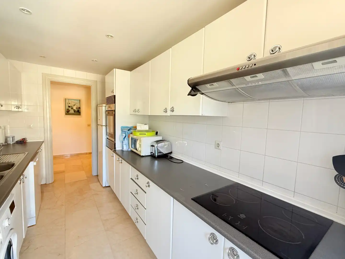 Cocina de Apartamento de alquiler en Marbella con Terraza, Piscina y Piscina comunitaria
