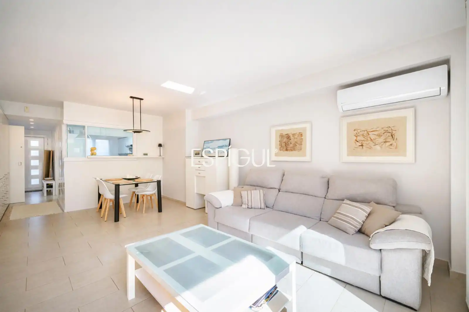 Sala d'estar de Casa adosada en venda en Premià de Mar amb Aire condicionat, Calefacció i Jardí privat
