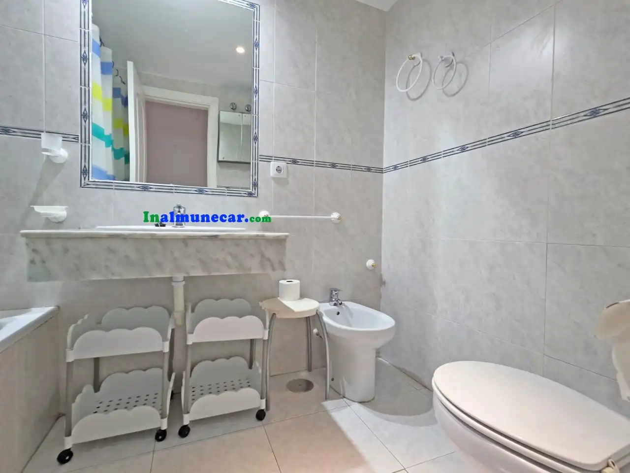 Baño de Piso de alquiler en Almuñécar con Terraza y Piscina