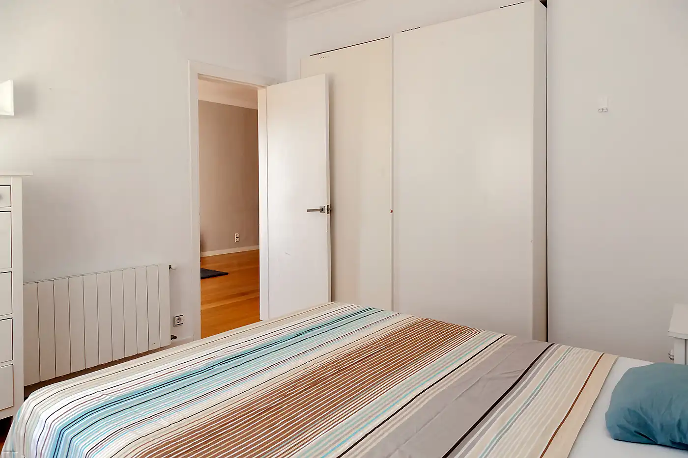 Schlafzimmer von Wohnung zum Verkauf in Barcelona mit Klimaanlage, Heizung und Terrasse