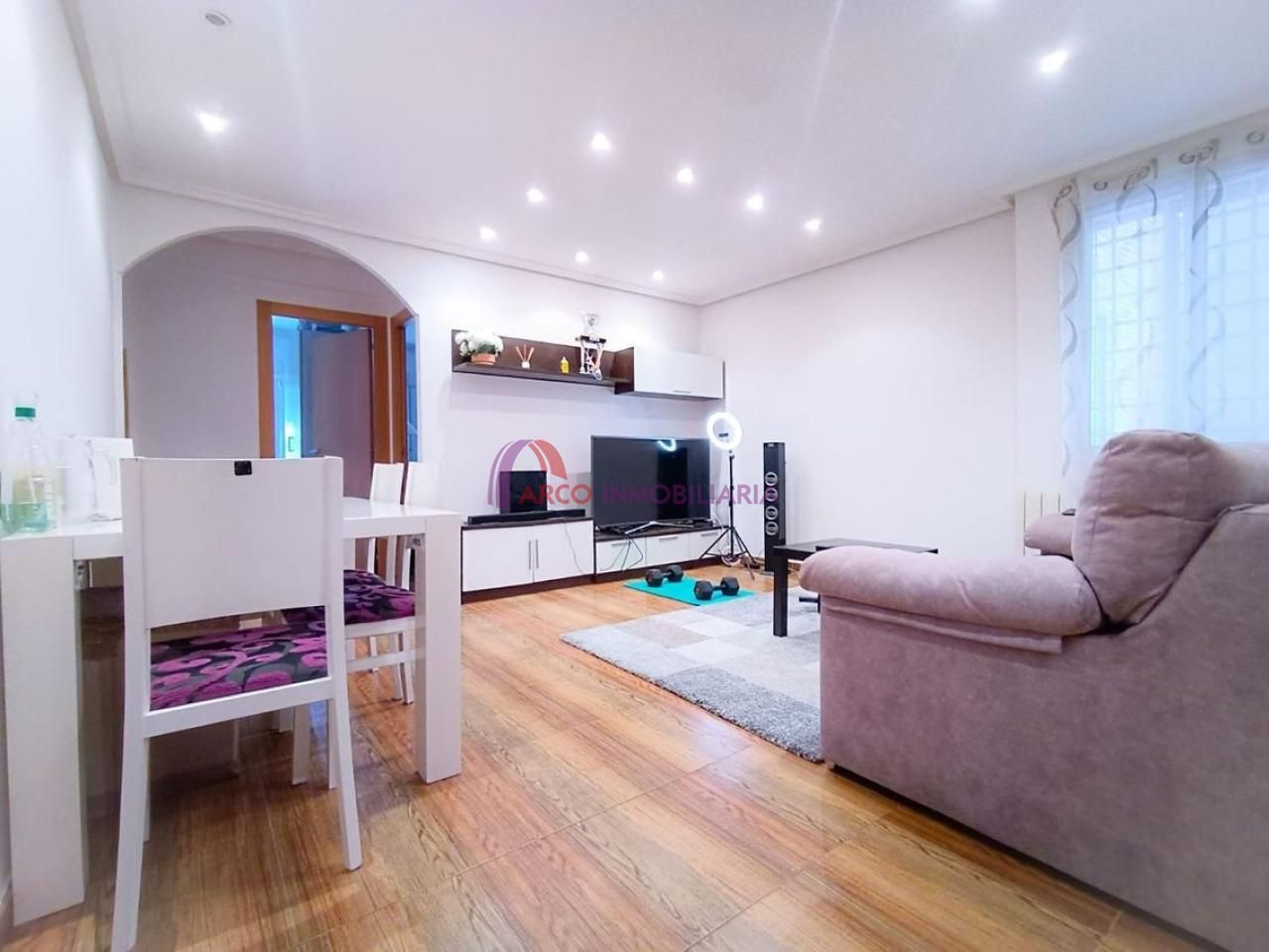 Sala d'estar de Pis en venda en Burgos Capital amb Calefacció, Terrassa i Moblat