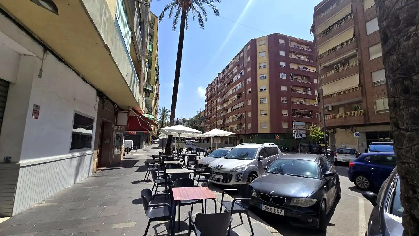 Außenansicht von Wohnung zur Miete in Gandia mit Klimaanlage, Terrasse und Möbliert