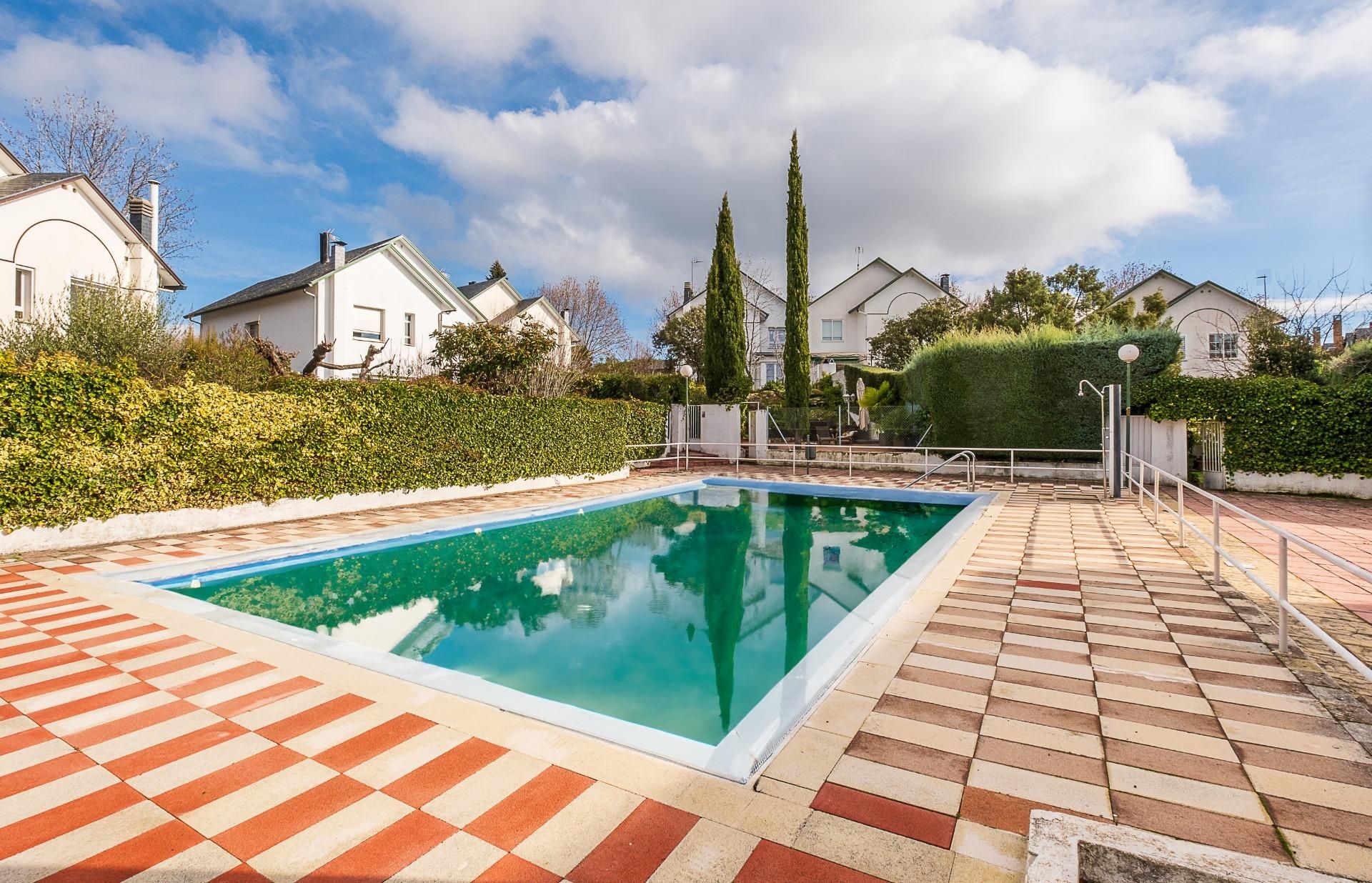 Swimming pool of House or chalet for sale in Torrelodones  with Heating, Private garden and Terrace