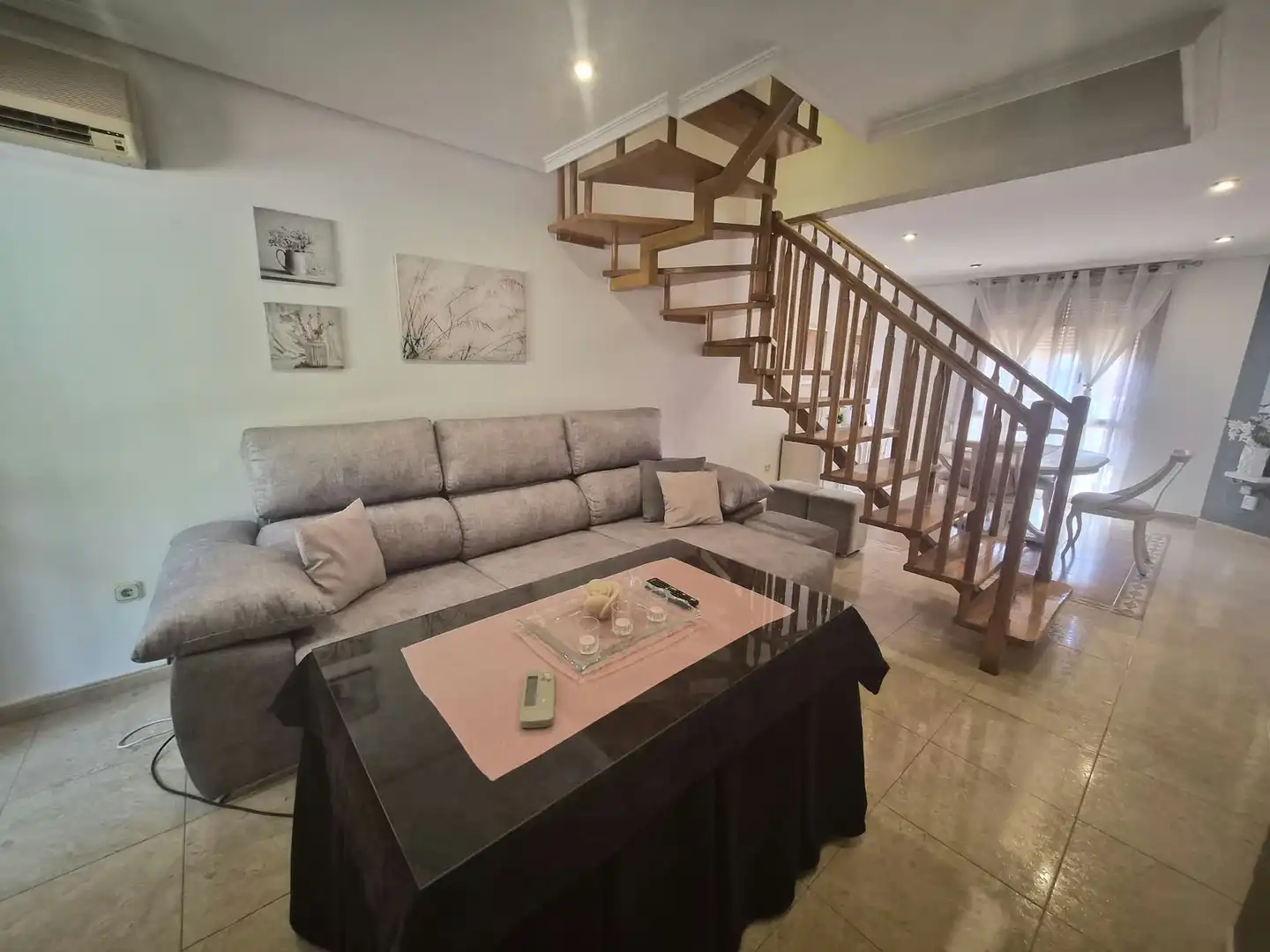 Sala d'estar de Casa adosada en venda en Mérida amb Traster