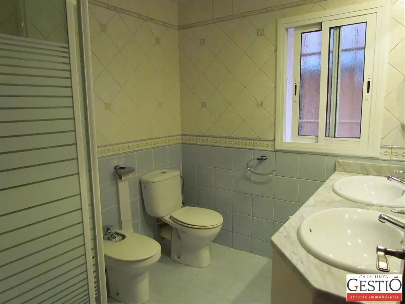 Baño de Planta baja de alquiler en Corbera de Llobregat con Aire acondicionado, Calefacción y Terraza