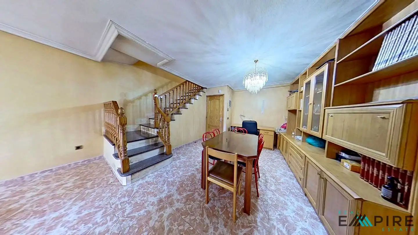 Casa o chalet en venta en Parla con Calefacción, Terraza y Amueblado