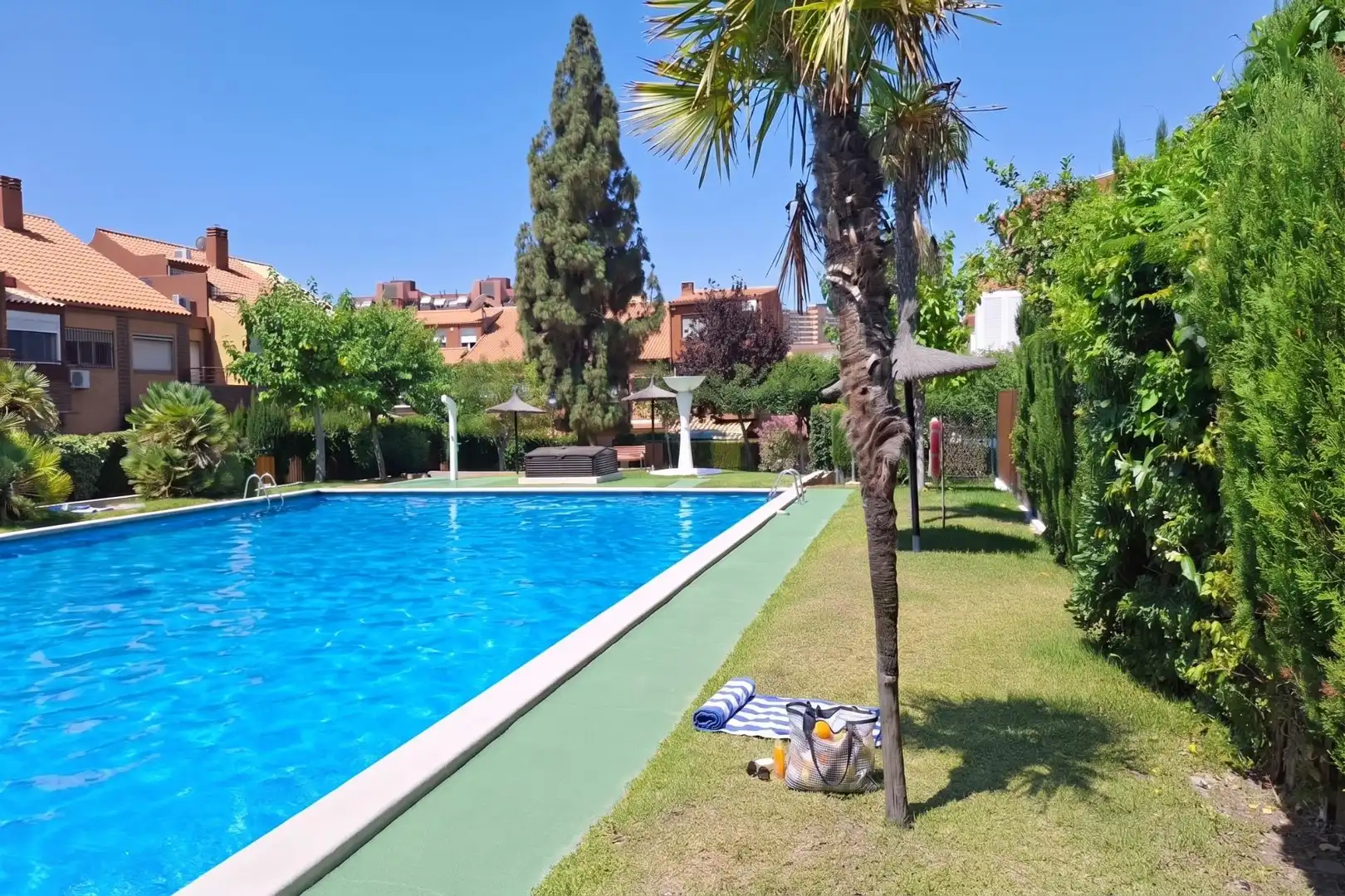 Pis amb piscina en venda a Calle Tridente