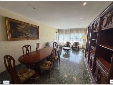 Piso con balcón en venta en Calle Acadèmia
