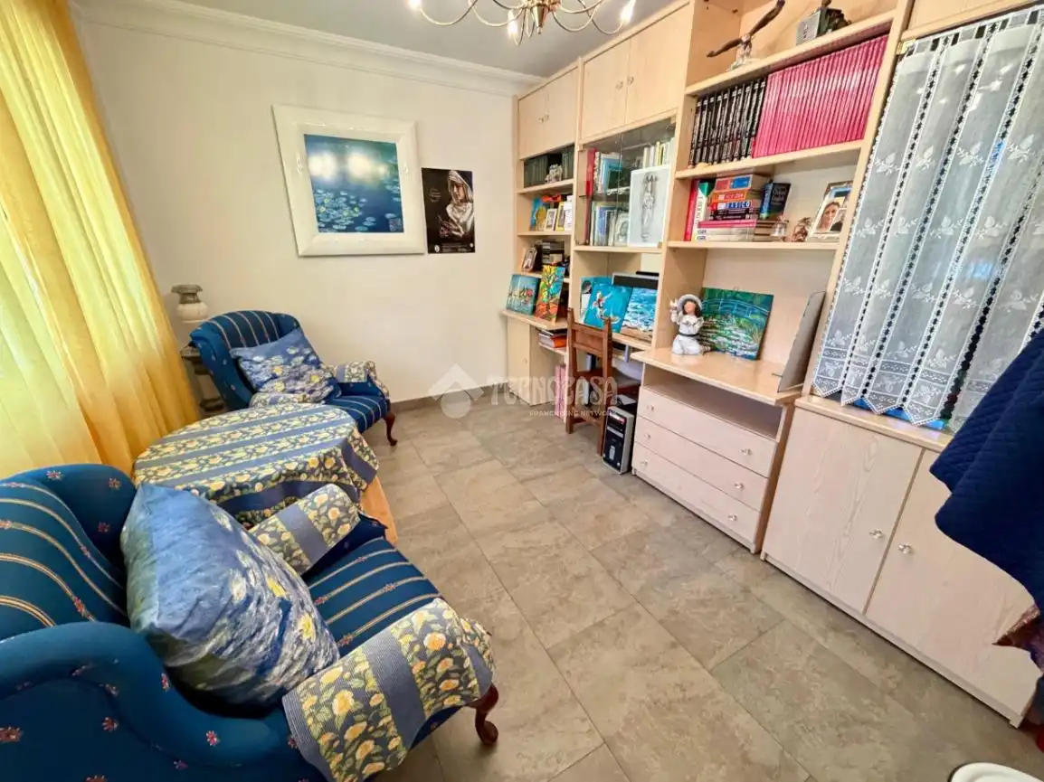 Casa adosada en venta en León Capital  con Parquet, Terraza y Amueblado