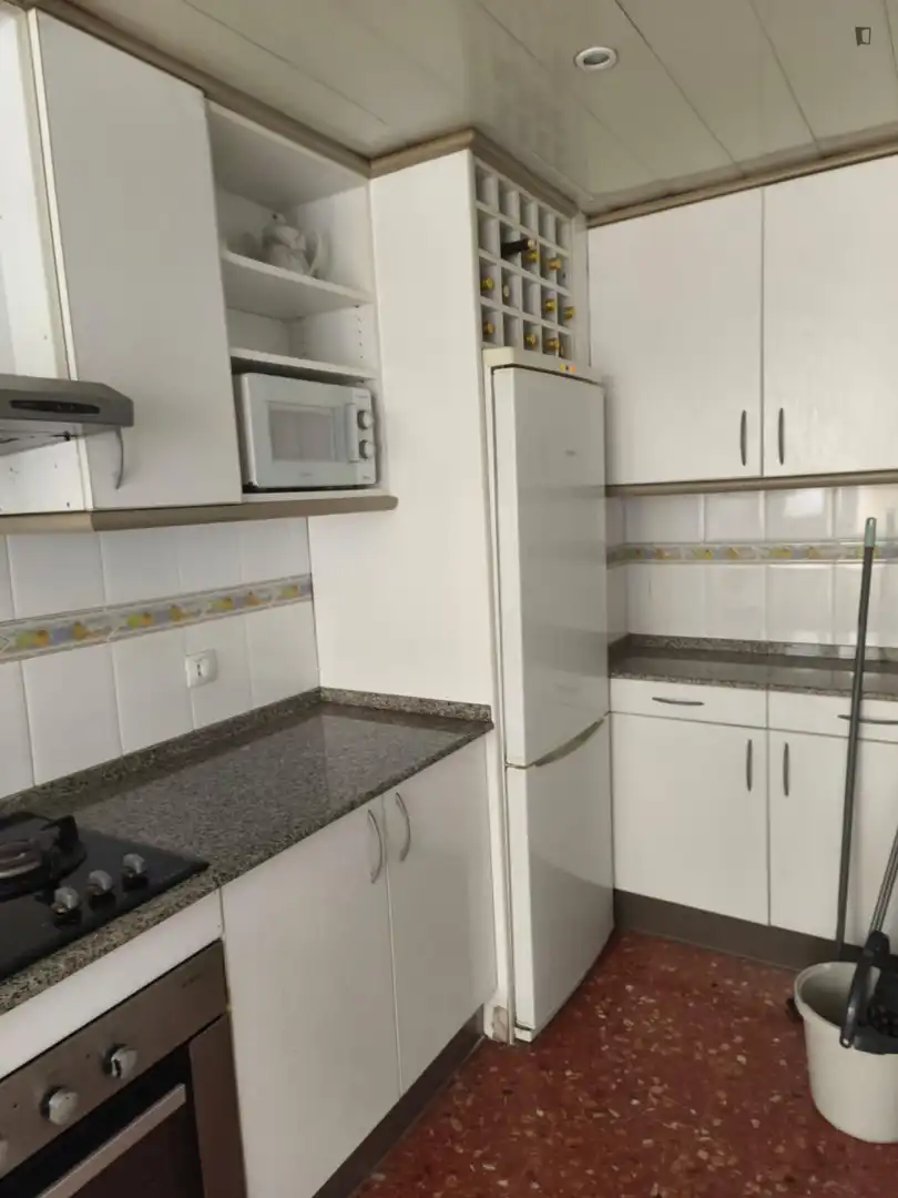 Cocina de Apartamento de alquiler en Terrassa con Aire acondicionado, Calefacción y Amueblado