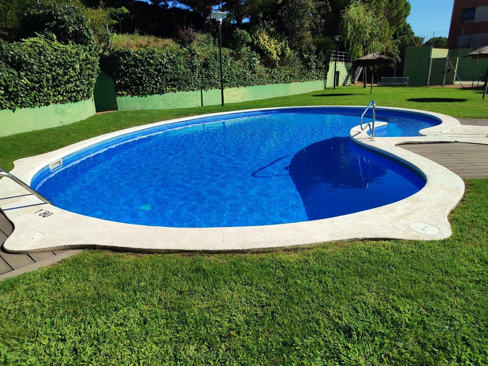 Piscina de Pis en venda en Sabadell amb Jardí privat, Parquet i Terrassa