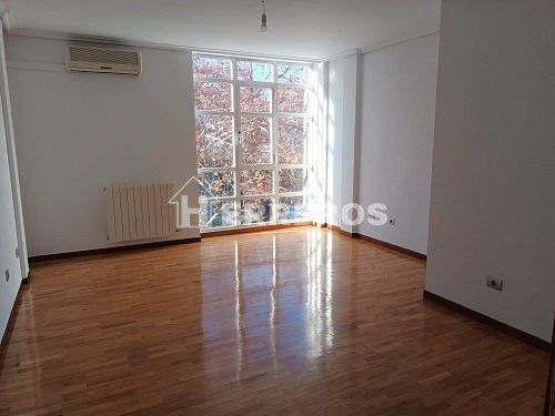 Sala d'estar de Apartament en venda en  Logroño amb Calefacció, Parquet i Terrassa