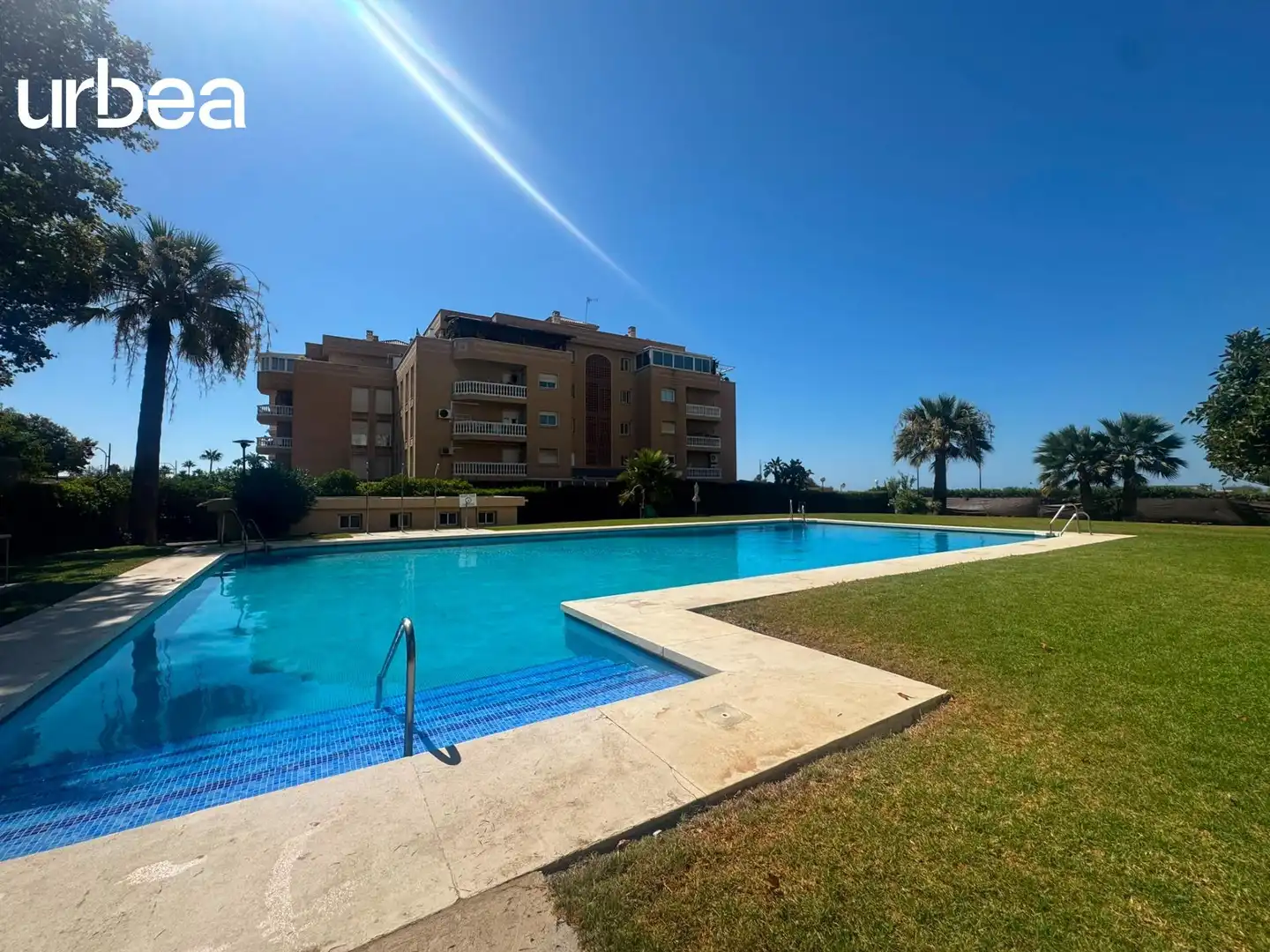 Piscina de Apartament de lloguer en Málaga amb Piscina comunitària