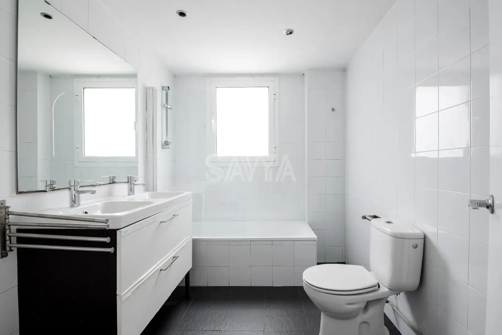 Badezimmer von Wohnung zum Verkauf in Barcelona mit Klimaanlage, Parkett und Terrasse