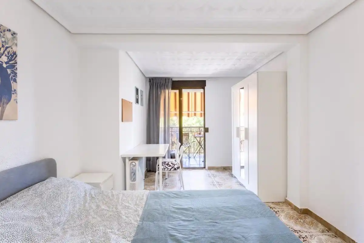 Bedroom of Flat for sale in Valencia  with Heating, Terrace and Furnished
