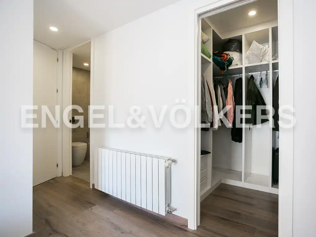 Schlafzimmer von Wohnung zur Miete in Valencia mit Klimaanlage, Heizung und Terrasse