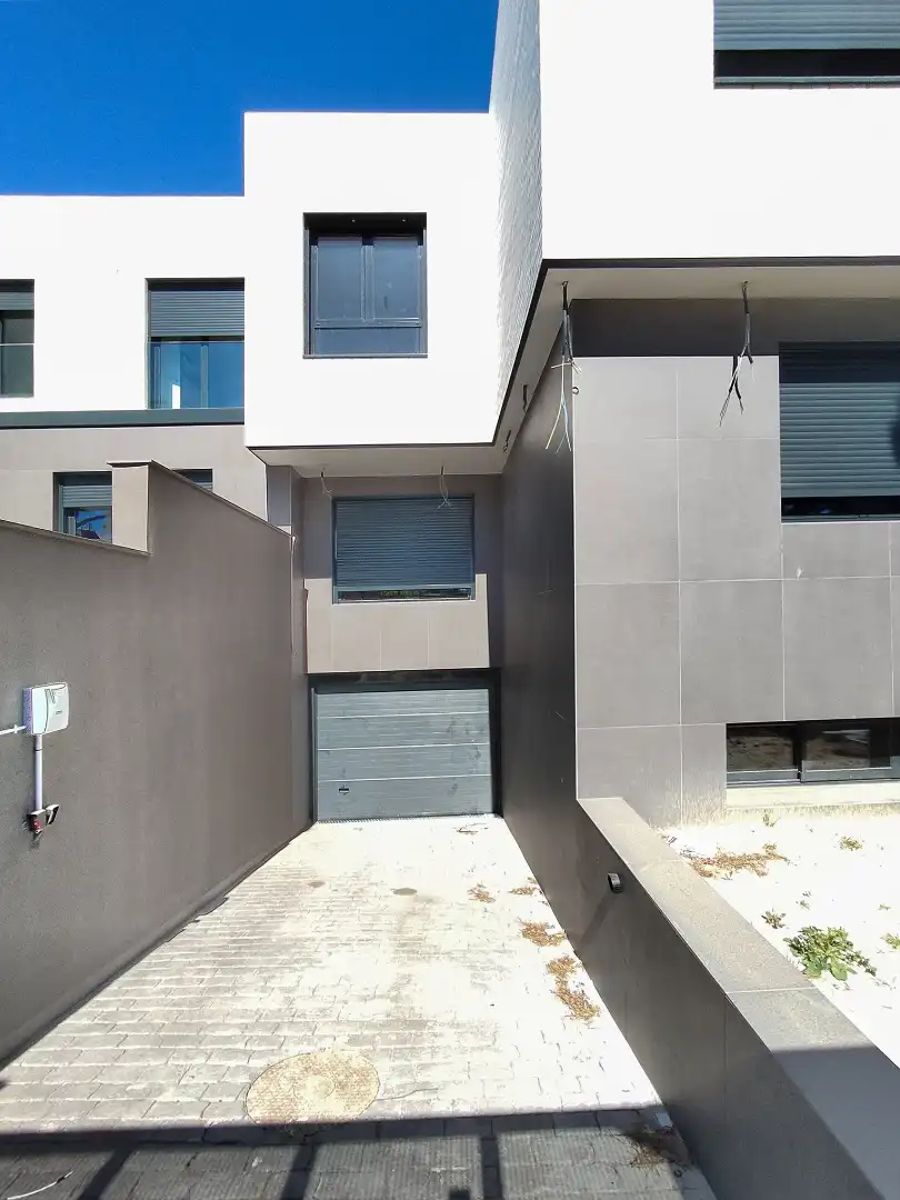Neubau-Reihenhaus mit Pool zum Verkauf in Calle de San Juan Bautista 9, imagen 7