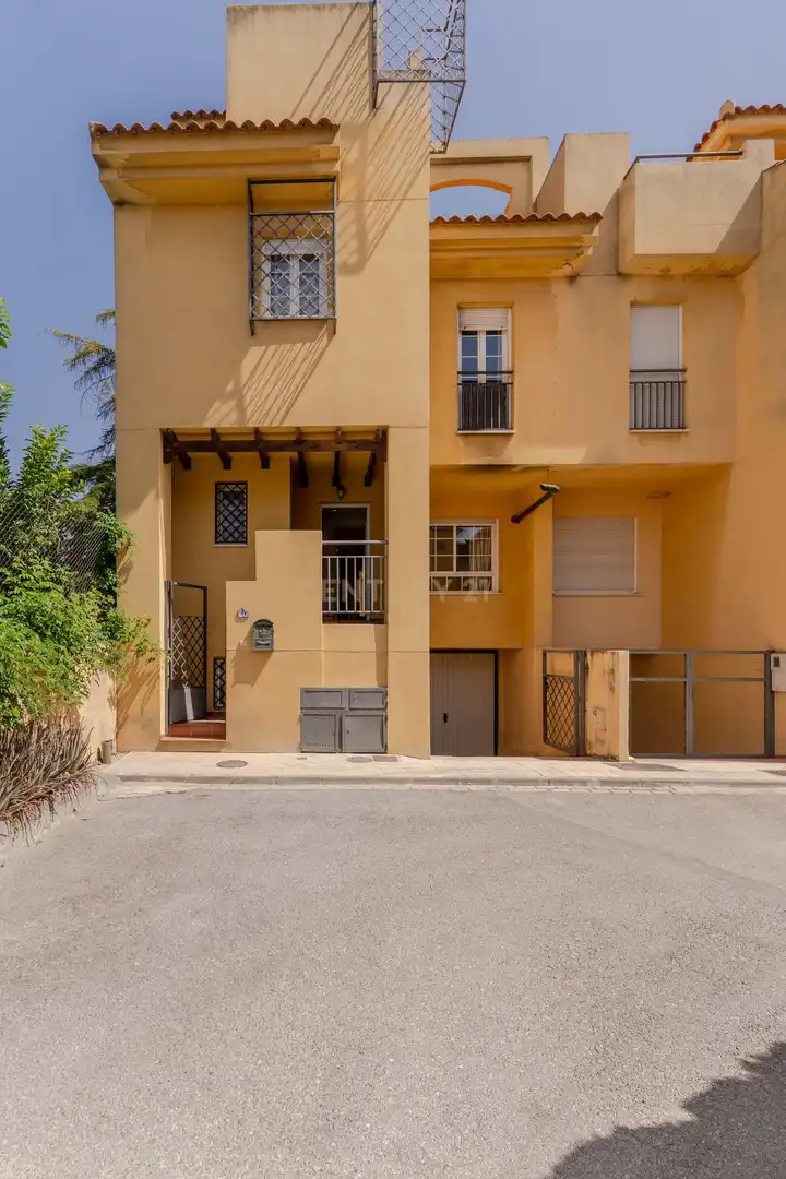 Exterior view of Houses for sale in Armilla  with Storage room and Community pool