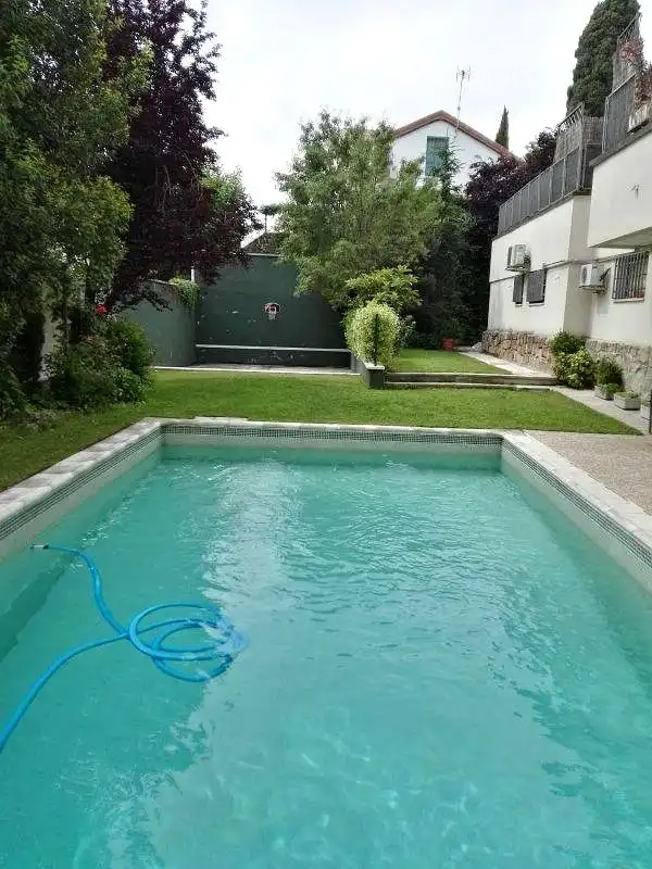 Piscina de Pis de lloguer en  Madrid Capital amb Aire condicionat, Calefacció i Jardí privat